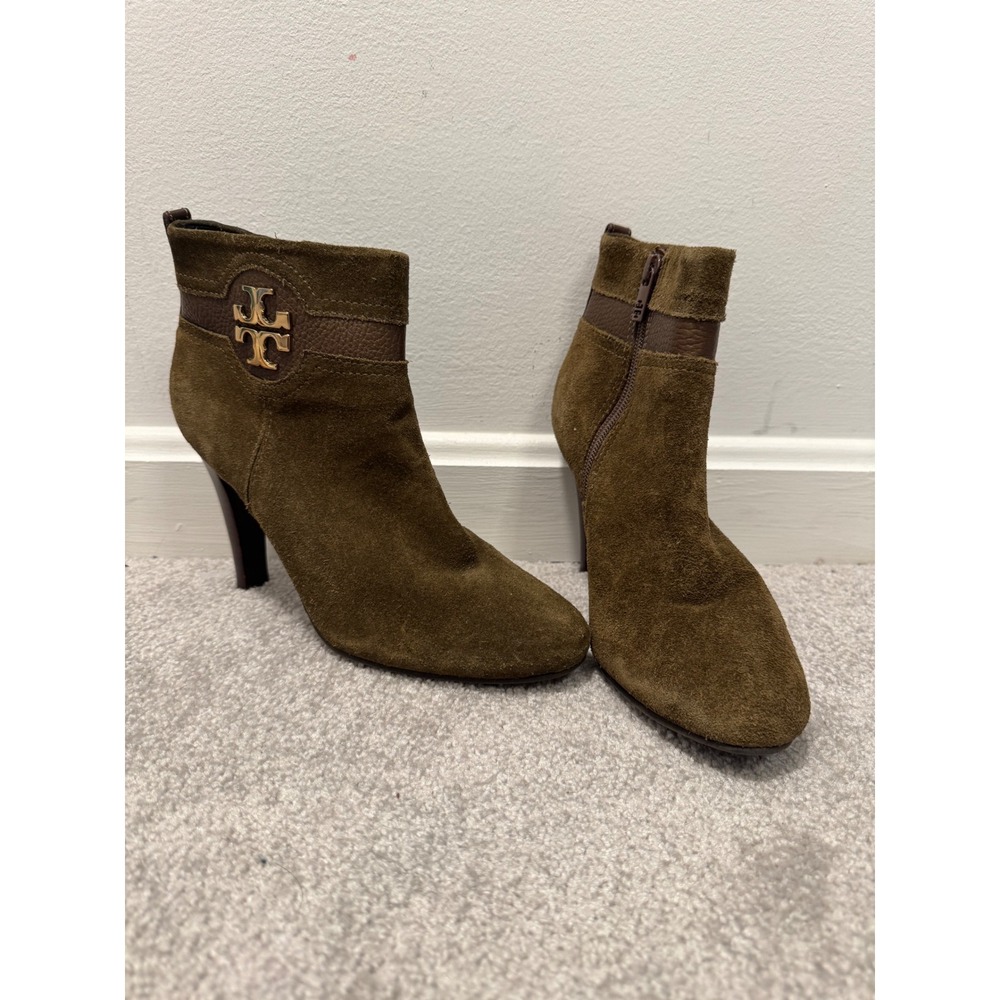 Tory Burch Alaina Olive Green Suede Ankle Boots Gold Logo High Heel 8M